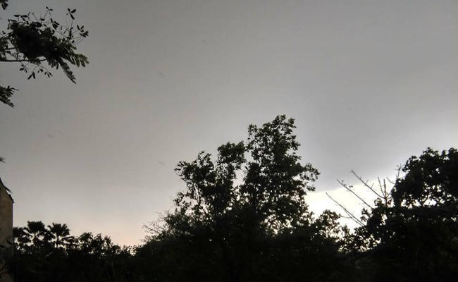मौसम की मार : ट्रेनें सात घंटे, तो विमान तीन घंटे तक विलंब यात्रियों को घंटों करना पड़ रहा है इंतजार