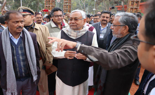 सीएम नीतीश कुमार ने मुंगेर में की जल-जीवन-हरियाली को लेकर समीक्षा बैठक