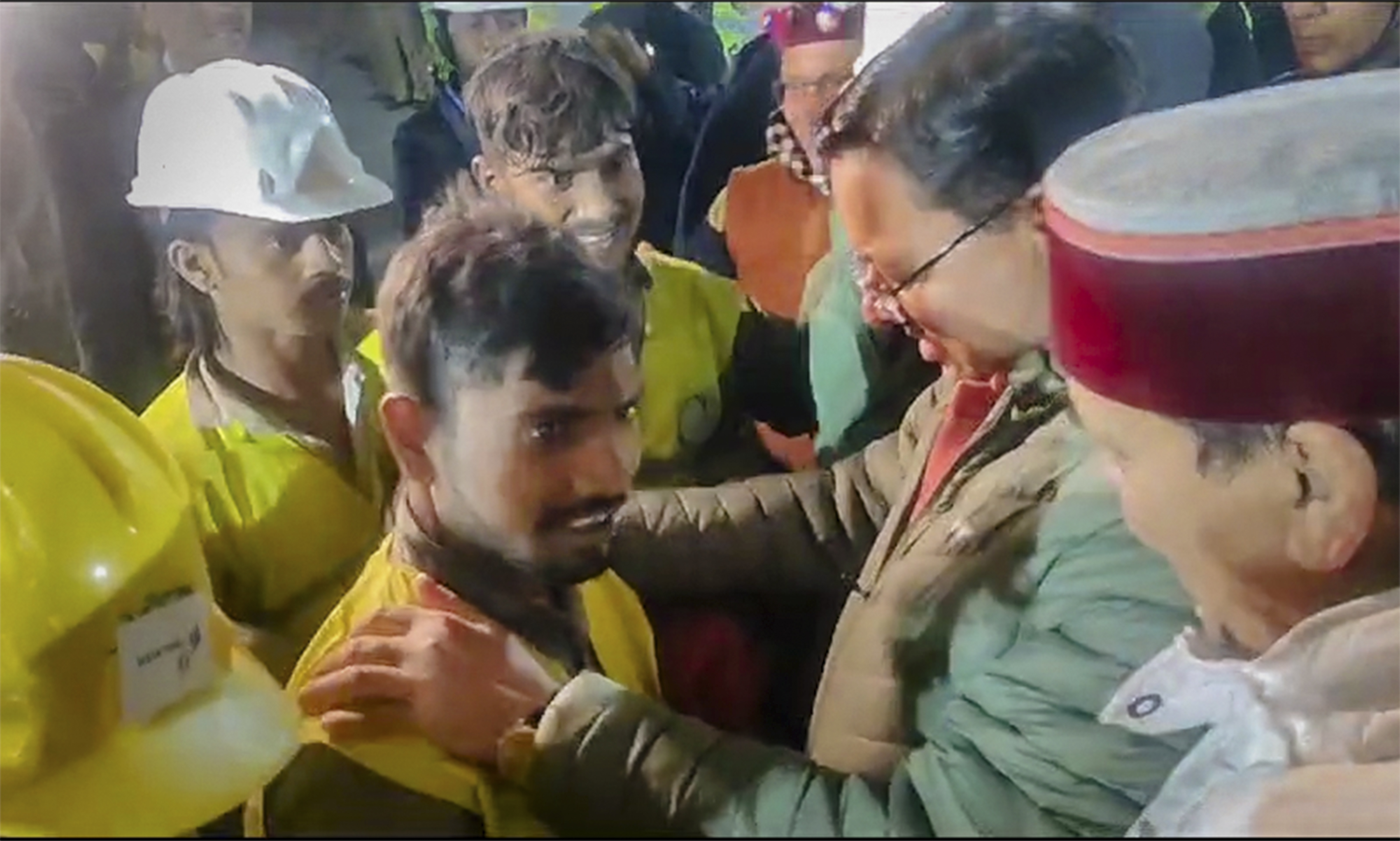 मिशन सिलक्यारा टनल पूरा, सभी 41 श्रमिक सकुशल बाहर निकाले गए, देखें भावुक कर देने वाली तस्वीरें