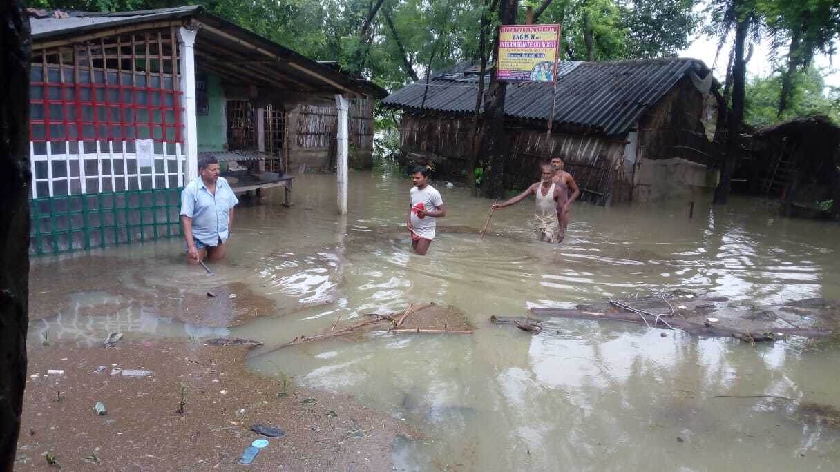 Flood in Bihar : बागमती के जलस्तर में दूसरे दिन भी आयी कमी, पर दरभंगा शहर में पानी का फैलना जारी