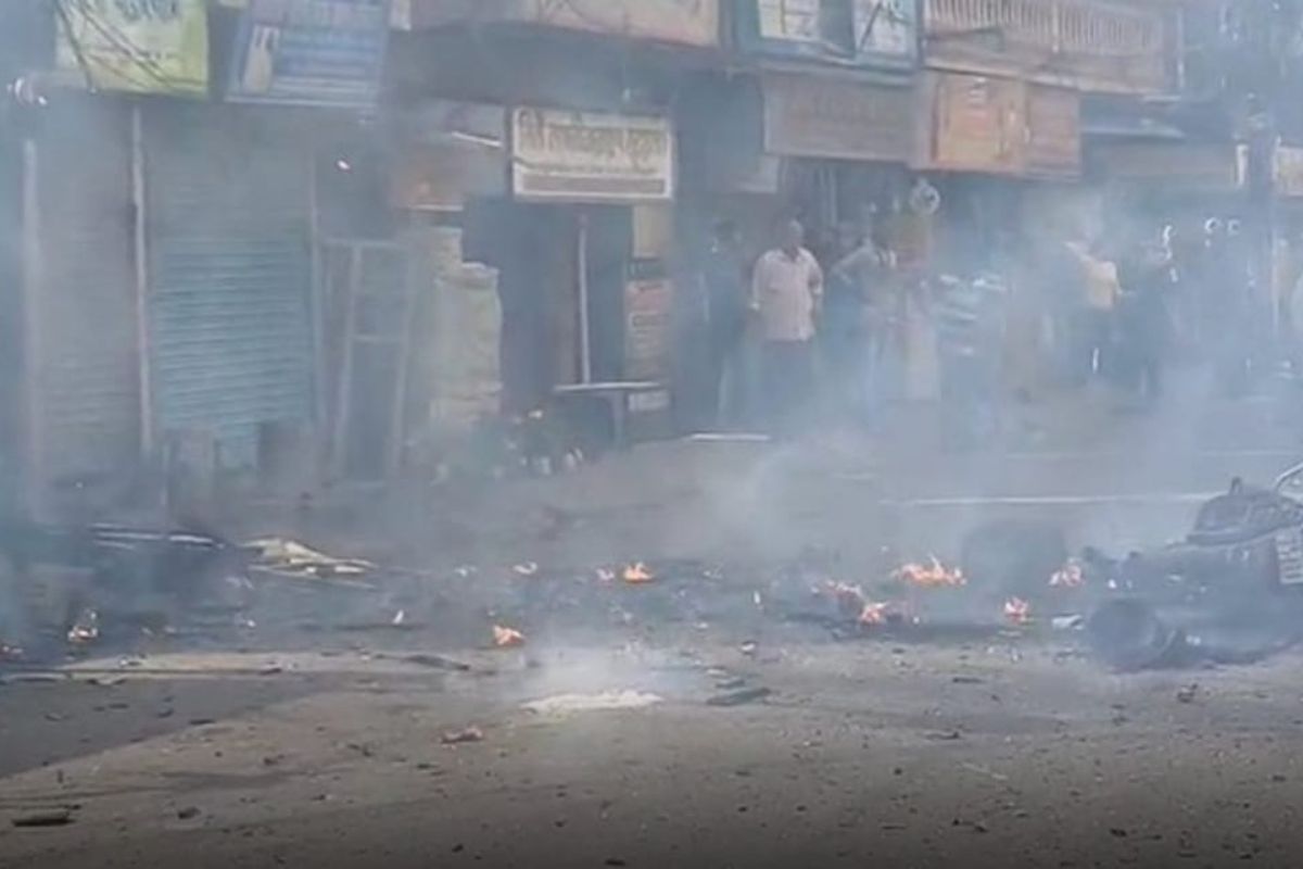 Bengal Fire : केष्टोपुर में भीड़ भरे बाजार में अचानक सिलेंडर विस्फोट, 9 लोग घायल, मौके पर पहुंचीं दमकल