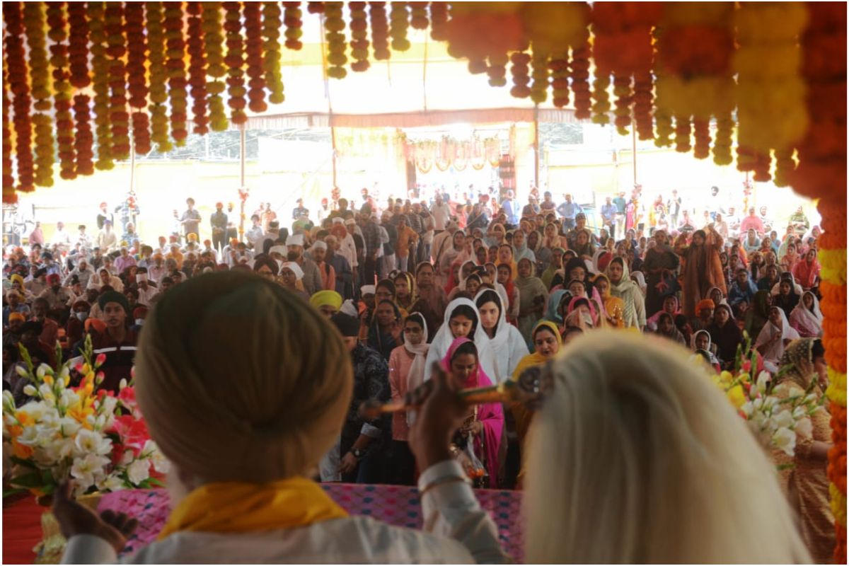 Photos : कोलकाता में गुरुनानक देव की 554वीं जयंती मनाई गई धूमधाम से
