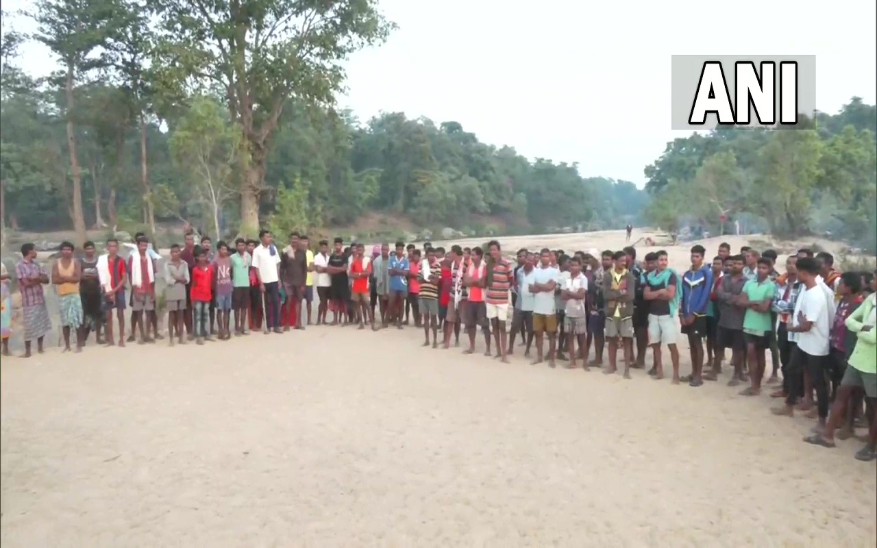 महाराष्ट्र-छत्तीसगढ़ सीमा पर जुटे 20-25 गांवों के आदिवासी, इंद्रावती नदी पर पुल निर्माण का कर रहे विरोध
