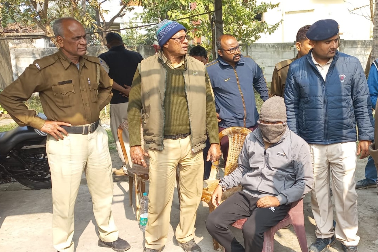 पश्चिम बंगाल: पानागढ़ ट्रिपल मर्डर केस में तालाब से दो मोबाइल व स्किपिंग रोप बरामद, एक मोबाइल की तलाश जारी