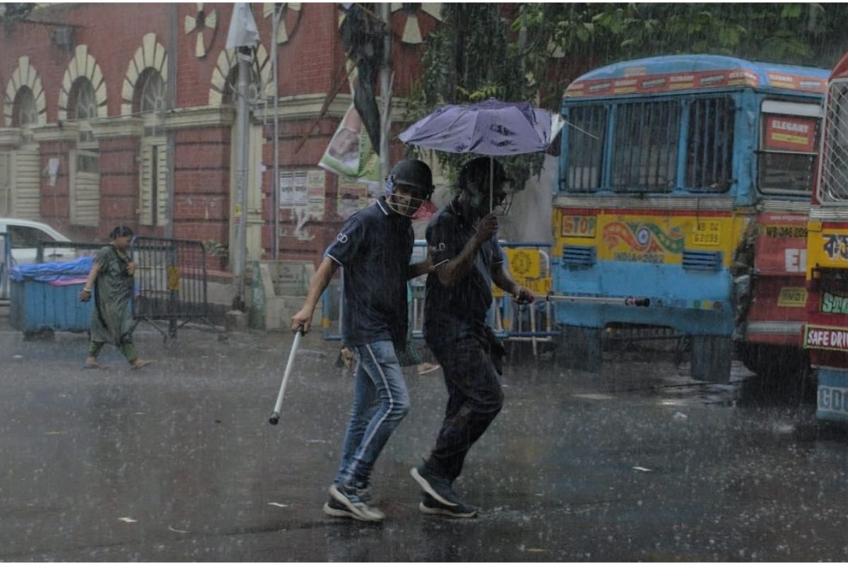 Bengal Weather Update : कोलकाता समेत जिलों में तीन दिनों तक बनी रहेगी ठण्ड, कई जगहों पर बारिश की संभावना