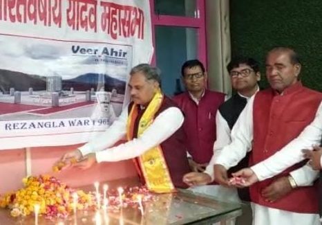 Auraiya News: रेजांगला के वीर शहीदों को नमन, शौर्य दिवस पर 114 सैनिकों की गाथाओं को किया गया याद