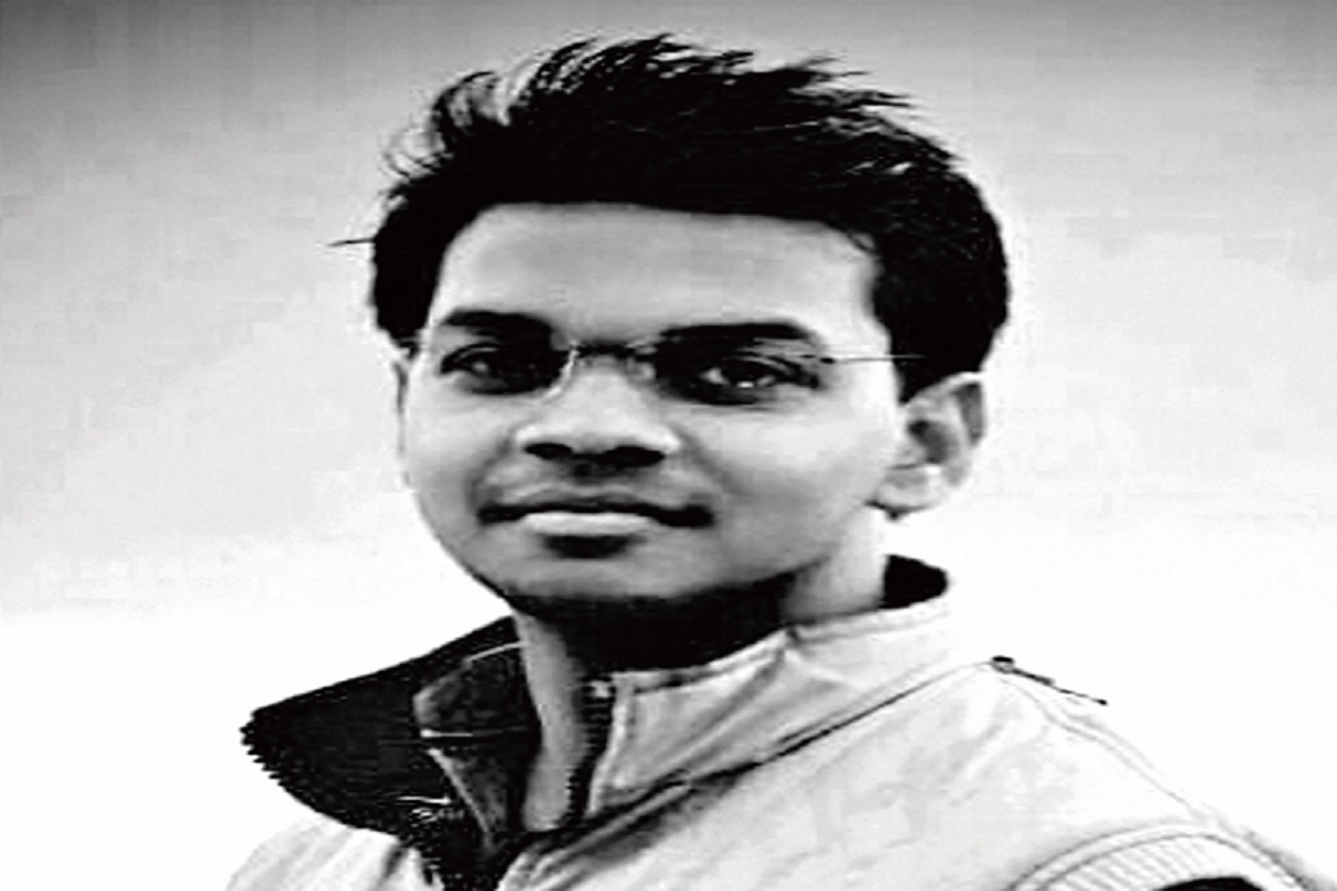 झारखंड का ये आदिवासी युवक संताली भाषा की लिपि ओलचिकी पर कर रहा काम, हासिल कर चुका है बड़ी उपलब्धि