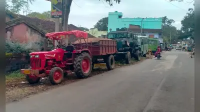 चक्रधरपुर: गोलमुंडा फाटक के पास माइनिंग ने की छापेमारी, बालू लदे तीन ट्रैक्टर जब्त