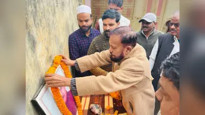 लोहरदगा में मनी कार्तिक उरांव की जयंती, हाजी शकील अहमद ने कहा- आदिवासियों की सशक्त आवाज बने कार्तिक बाबा