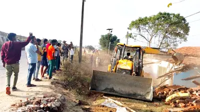 झारखंड : गोरहर में घर व दुकान पर प्रशासन ने चलवाया बुलडोजर
