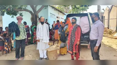 Coronavirus Lockdown: बड़कागांव विधायक ने जरूरतमंदों के बीच बांटा अनाज व मास्क
