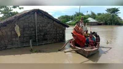 तीसरी बार आयी बाढ़ ने बढ़ायी परेशानी, नाव तक सरकार ने नहीं कराया मुहैया