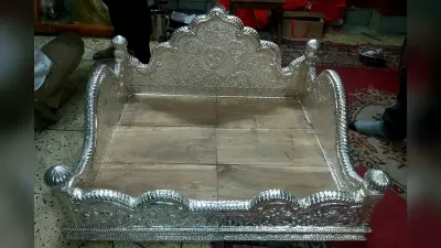 Rangbhari Ekadashi: कश्मीर से आई लकड़ी और11 किलो चांदी से तैयार हुआ बाबा विश्वनाथ का नया रजत सिंहासन