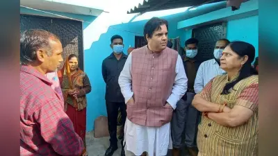Pilibhit News: पुलिस की प्रताड़ना से परेशान ग्रामीणों ने सांसद वरुण गांधी को घेरा, सांसद ने एसपी से की बात