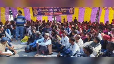 पलामू : महापुरुषों की प्रतिमा स्थापित होने तक जारी रहेगा आंदोलन, संविधान बचाओ मोर्चा ने दिया धरना