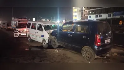 धनबाद : असर्फी अस्पताल के पास कार ने एंबुलेंस को मारी टक्कर