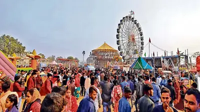 मंदार महोत्सव PHOTOS: कड़ाके की ठंड के बावजूद बौंसी मेले में उमड़ी रही भीड़, गुलजार रहा बाजार,देखिए तस्वीरें..