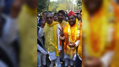 UP Chunav: बेटे का नामांकन कराने आए ओपी राजभर तो अधिवक्ताओं ने की नारेबाजी, नाराज सुभसपा चीफ की ये मांग