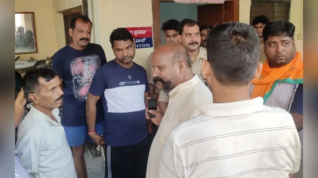 धौराटांडा में धार्मिक स्थलों के आसपास विवादित अवशेष मिलने पर हंगामा, पुलिस की शांति बनाने की अपील