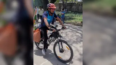 Prayagraj: शिक्षक से मिली टॉफी ने नरपत सिंह को बना दिया ग्रीन मैन, साइकिल से ही तय की 29 हजार KM की दूरी