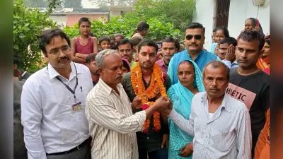 दीपक को देख कर गले लगाने के लिए दौड़ पड़ी मां, बेटे को देखकर आंखों से झरने लगे आंसू