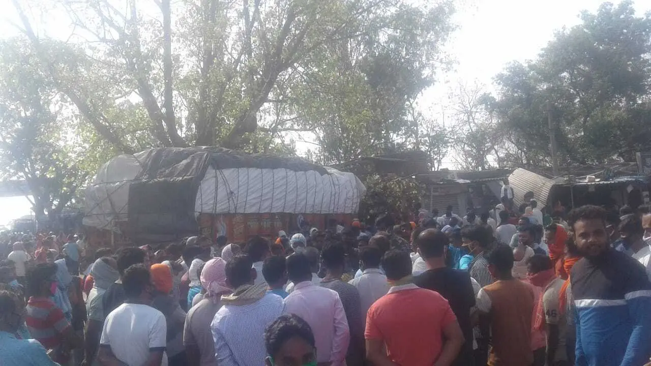 हजारीबाग : चरही में भीषण सड़क हादसा,
4 लोगों की मौत, ट्रक ड्राइवर व खलासी समेत 4 घायल