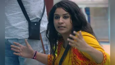 Bigg Boss 12: खान सिस्टर्स से भिड़ गईं सुरभि, अनूप जलोटा-जसलीन की मीठी नोंक-झोंक, VIDEO