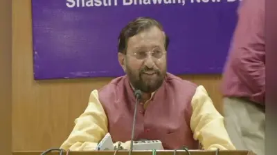 हिन्दू-मुस्लिम छात्रों को अलग-अलग कक्षाओं में बैठाने का मामला : स्कूल प्रभारी निलंबित, जावड़ेकर ने भी मांगी रिपोर्ट