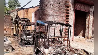 पलामू : प्रतिमा विसर्जन के दौरान विवाद, नौ वाहन, पांच मकान व दुकानें फूंकी, धारा 144 लागू