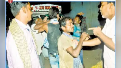 चोरी कर भागते दो धराये पीटा, किया पुलिस के हवाले