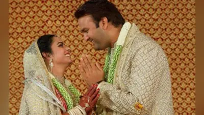 PHOTOS: एकदूजे के हुए ईशा अंबानी-आनंद पीरामल, शाही शादी में पहुंचे ये दिग्गज सितारे