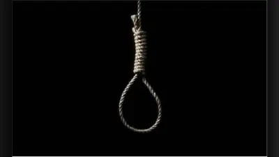 OMG! गरीबी से तंग आकर फांसी पर झूली गर्भवती महिला ने दिया बच्चे को जन्म