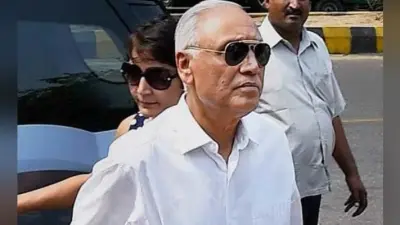 वीवीआईपी हेलीकाॅप्टर मामला : पूर्व वायुसेना प्रमुख त्यागी, रिश्तेदार को विदेश जाने की अनुमति