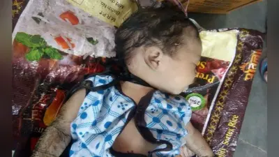 जूते के फीते से गला दबाकर दो महीने की बच्ची को मार डाला, श्मशान के पास स्वर्णरेखा नदी में मिला शव