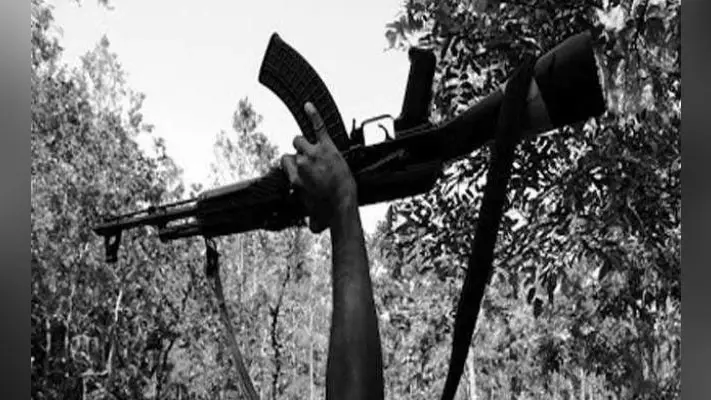 लातेहार : दो लाख का इनामी एरिया कमांडर ने किया सरेंडर