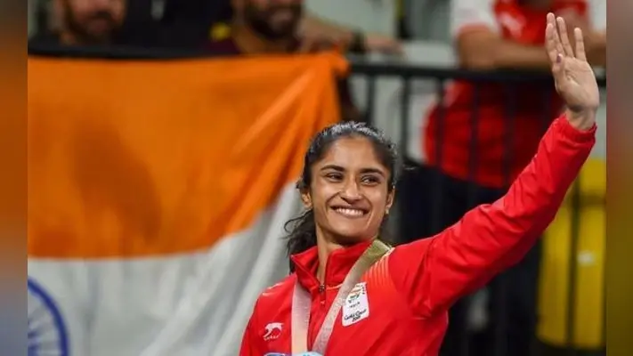 #Wrestling : भारत की विनेश फोगाट फाइनल में, साक्षी मलिक सेमीफाइनल में हारी