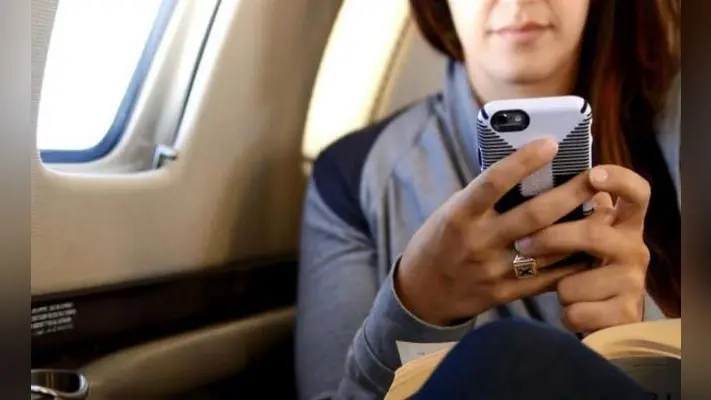 फ्लाइट में अगले महीने से मिलने लगेगी मोबाइल इंटरनेट कनेक्टिविटी, चुकानी होगी ऊंची कीमत…