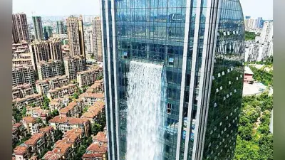 नया करने की चाहत ने इमारत में ही बना डाला सबसे ऊंचा झरना