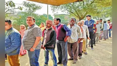 कोलेबिरा : 12 बजे तक रही बूथों में भीड़, बुजुर्गों को दी गयी सुविधा