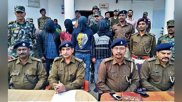 बरकट्ठा : व्यवसायी पुत्र का अपहरण करने वाले चार गिरफ्तार, पैसे बरामद