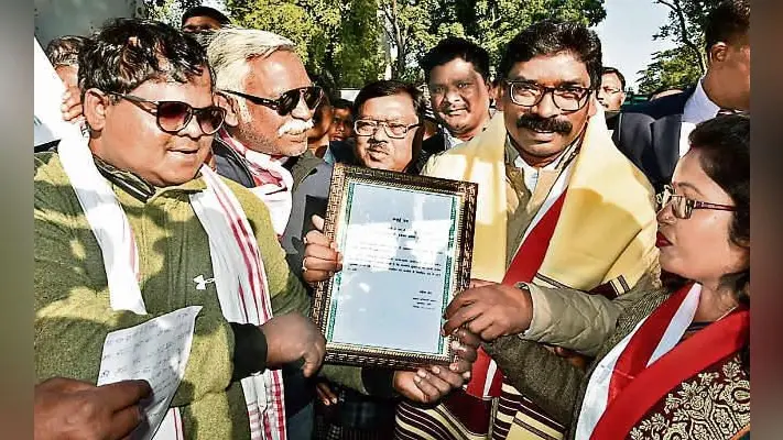 रांची : आदिवासी समाज के प्रतिनिधियों ने सीएम से की सरना धर्म कोड लागू करने की मांग