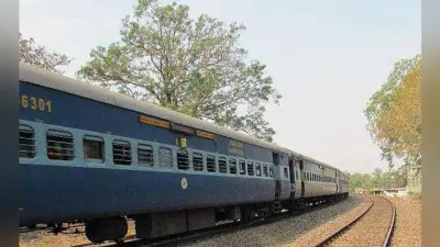 खोरीबाड़ी : आम रेलयात्रियों में बढ़ी नाराजगी लंबी दूरी की ट्रेनें चलाने की मांग