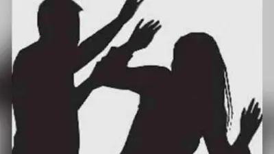 सोनारी : घर में घुस कर महिला को पीटा, कपड़े फाड़े