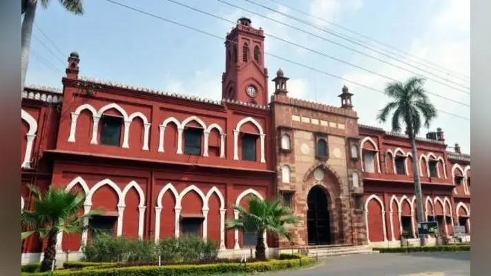 AMU को अल्पसंख्यक दर्जा देने के मामले पर विचार करेगी सात सदस्यीय संविधान पीठ