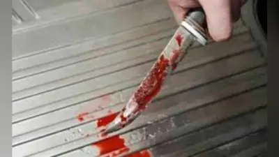 बैंक अफसर का चलती ट्रेन में रेता गला, मौत