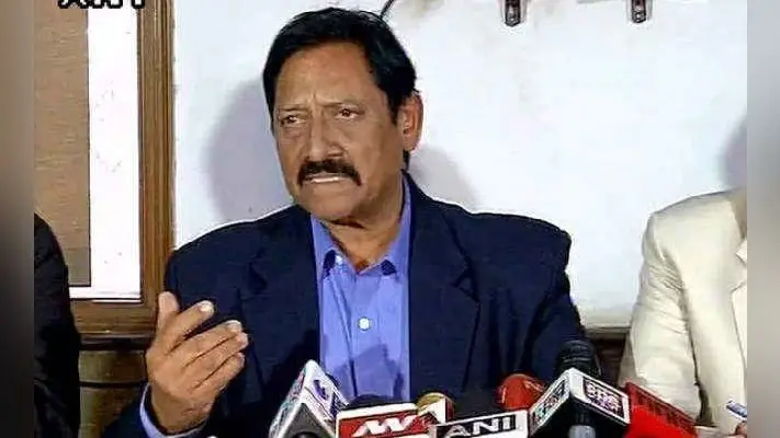धौनी पर संन्यास का दबाव डालने के बजाए खुद लेने दें फैसला : चेतन चौहान