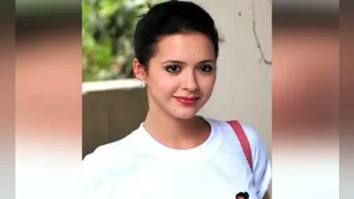 अभिनेत्री ईशा शरवानी को ठगने के आरोप में 3 गिरफ्तार