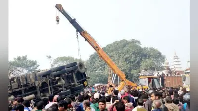 पूर्णिया में बड़ा हादसा : अनियंत्रित ट्रक ने एंबुलेन्स में मारी टक्कर, एक ही परिवार के तीन लोगों की मौत