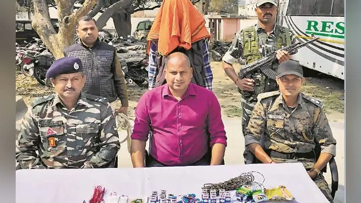 औरंगाबाद : बम बनाने के सामान के साथ नक्सली सुरेश भुइयां धराया