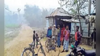 विकास के दावे डम्हेली में चिढ़ा रहे मुंह, सड़क के लिए तरस रहें ग्रामीण